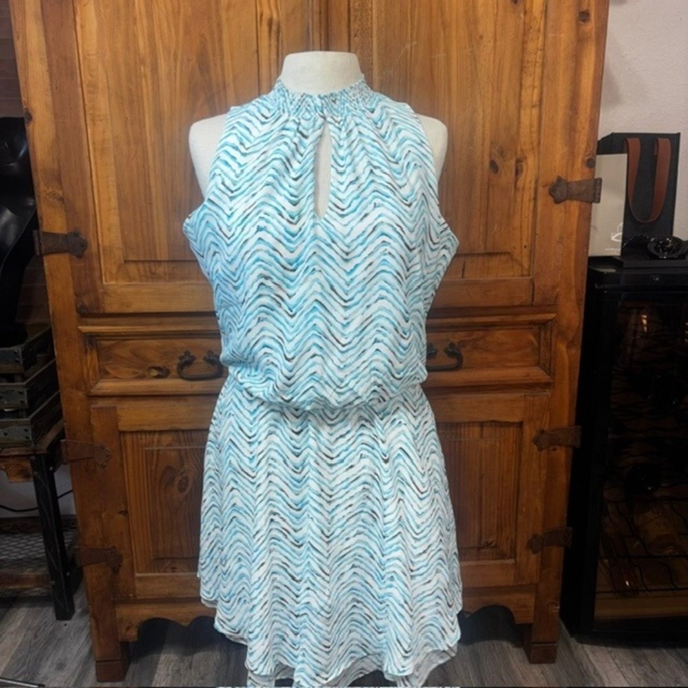 White House Black Market Blue Chevron Smocked Halter Keyhole Mini Dress Small - Picture 2 of 7